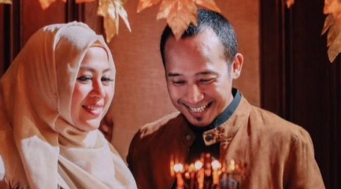 Denny Cagur bersama istrinya (Foto: Instagram)