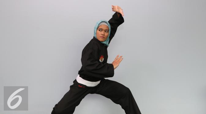 Atlet pencak silat wanita, Puspa Arumsari saat menjadi bintang tamu di Corner6, Liputan6.com di SCTV Tower, Jakarta, Rabu (18/1). (Liputan6.com/Fatkhur Rozaq)
