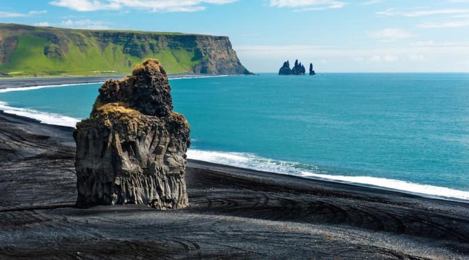 Pantai Vik di Islandia (thrillist)