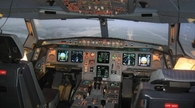 Simulator kokpit pesawat Airbus A330-300. (Sumber luftfahrtsystemtechnik.de)