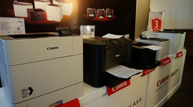 Serangkaian printer Canon terbaru yang diluncurkan PT Datascrip di Jakarta, Kamis (19/1/2016).(Liputan6.com/Agustin Setyo Wardani)