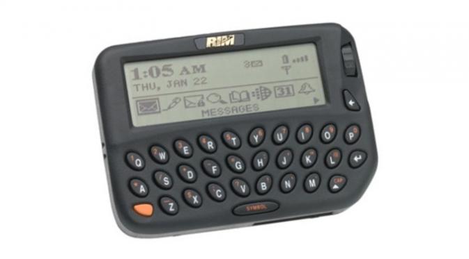 BlackBerry 850 merupakan perangkat pertama milik BlackBerry yang diproduksi oleh Research In Motion (Sumber: Phone Arena)