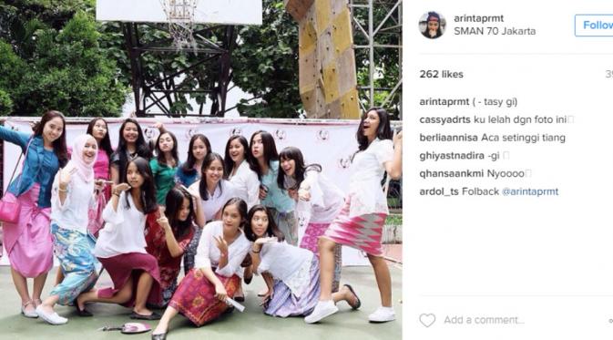 Hmm, kira-kira anak SMA 70 Jakarta sering foto dimana ya? (via: @arintaprmt)