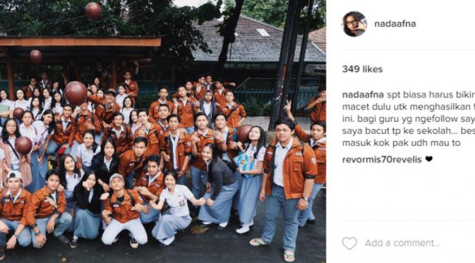 Hmm, kira-kira anak SMA 70 Jakarta sering foto dimana ya? (via: @nadaafna)