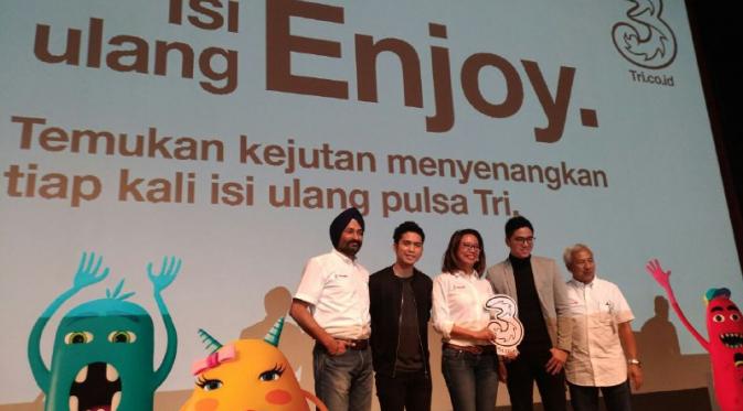 Direksi Tri Indonesia saat peluncuran program Isi Pulsa Enjoy di Jakarta, Selasa (24/1/2017). (Liputan6.com/Corry Anestia)