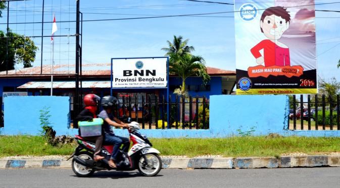 BNN Provinsi Bengkulu menetapkan Aipda S sebagai tersangka dalam kasus penjebakan di ruang kerja Bupati Bengkulu Selatan (Liputan6.com/Yuliardi Hardjo)