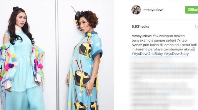 Ayu Dewi dan Syahnaz Sadiqah adu perut (Foto: Instagram)