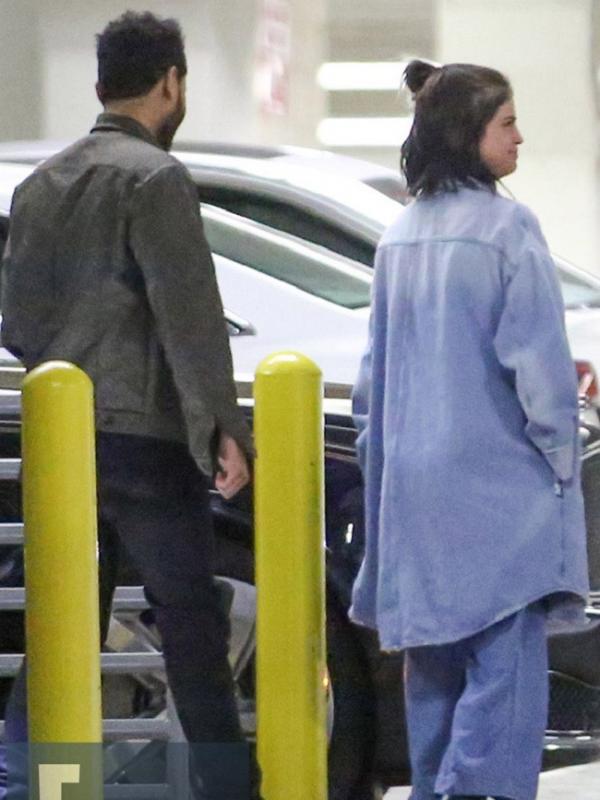 Selena Gomez dan The Weeknd terlihat menghabiskan waktu bersama pada Rabu (25/1/2017) malam. (Foto: E!News)