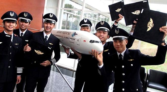 Kementerian Perhubungan merencanakan siswa yang ingin sekolah pilot merupakan lulusan sarjana.