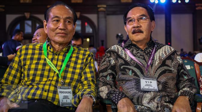 Antasari Azhar (kanan) saat menghadiri acara Debat Cagub-Cawagub DKI 2017 Putaran Kedua di di Hotel Bidakara, Pancoran, Jakarta, Jumat (27/1). (Liputan6.com/Faizal Fanani)