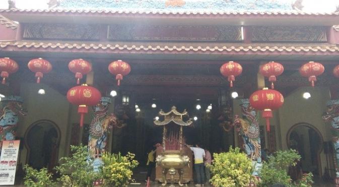 Jelang Imlek, wihara tertua di Banten itu semakin banyak dikunjungi umat Budha dari seluruh Banten. (Liputan6.com/Yandhi Deslatama)