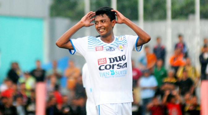 Dedik Setiawan, striker muda Arema FC akan menjadi pengganti Cristian Gonzales di Trofeo Bhayangkara. (Bola.com/Iwan Setiawan)