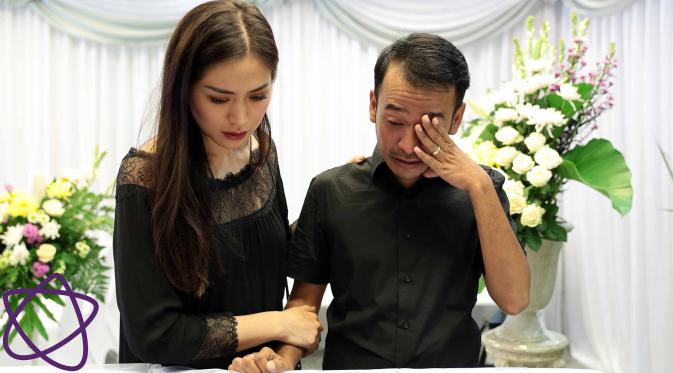 Ruben Onsu berduka atas kepergian sang ayah untuk selamanya. (Deki Prayoga/Bintang.com)