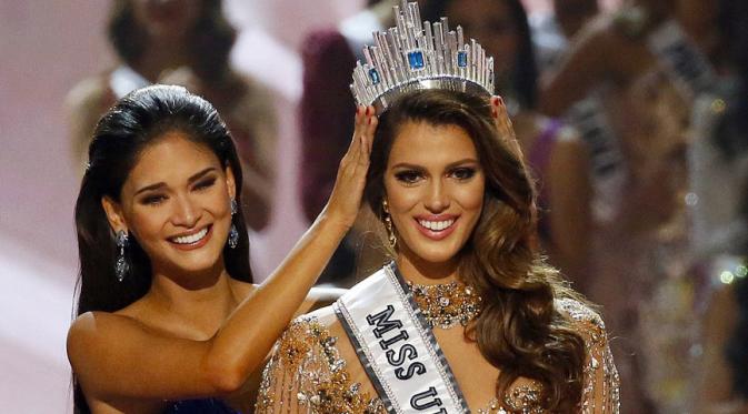 Melansir dailymail.com, Mittenaere tak bisa berkata-kata setelah namanya disebutkan sebagai sang juara. Tepukan tangan yang meriah pun juga menyambut kemenangan Iris Mittenaere sebagai juara. (doc.dailymail.com)