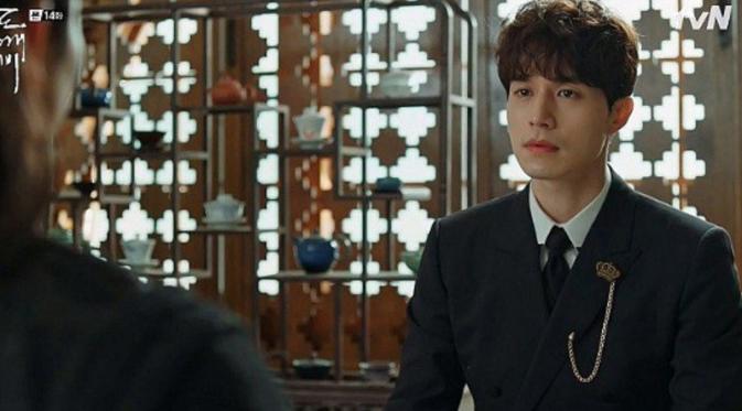 Lee Dong Wook saat memerankan Wang Yeo, malaikat maut yang hilang ingatan sebagai bagian dari hukumannya di masa lalu.