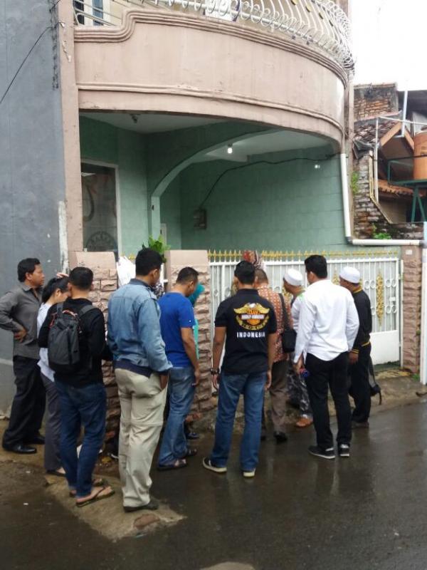 Rumah tersangka makar Firza Husein (foto: Muslihan)