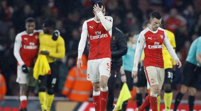 Para pemain Arsenal terlihat kecewa usai kalah dari Watord pada lanjutan Premier League di Emirates stadium, London, Selasa (31/1/2017). Arsenal kalah 1-2. (AP/Frank Augstein)