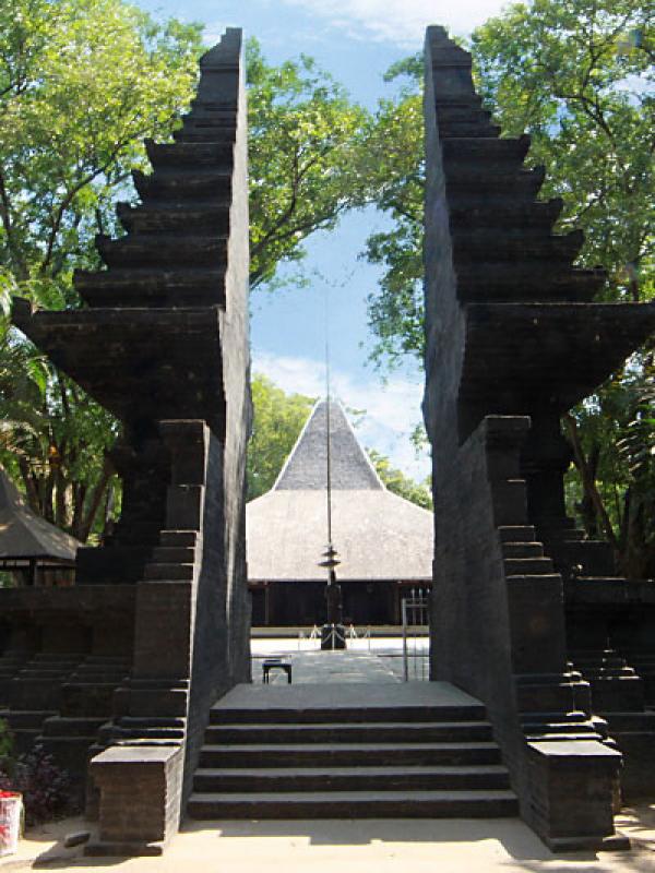 Pendopo Agung Trowulan, Mojokerto, Jawa Timur. (erepublik.com)