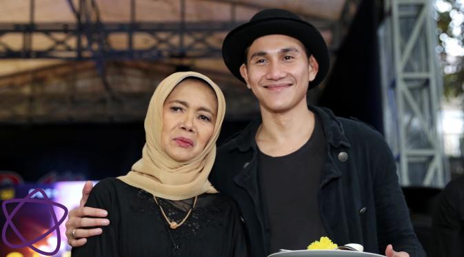 Vino G. Bastian dan istri Chrisye, Damayanti Noor. (Adrian Putra/Bintang.com)