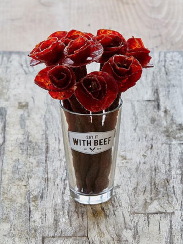 Beri kesan romantis dan kenyang dengan bunga daging sapi saat valentine tiba. (foto : bravotv.com)