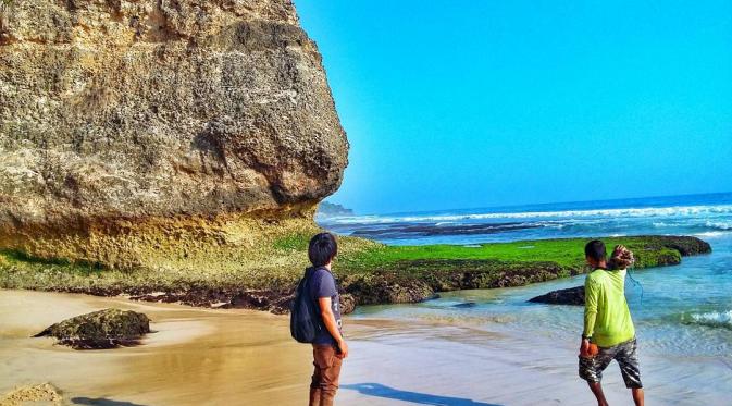 Pantai Lumbung, Tulungagung, Jawa Timur. (adji_mahadewa/Instagram)