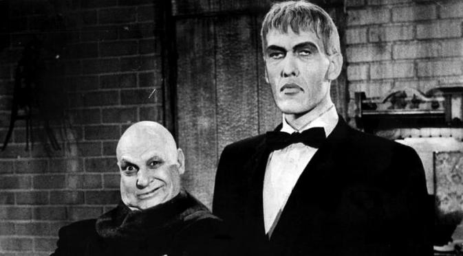 Lurch (kanan) dalam The Addams Family (Public Domain)