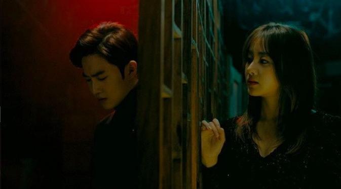 Suho EXO dan Kang Sora di MV Curtain