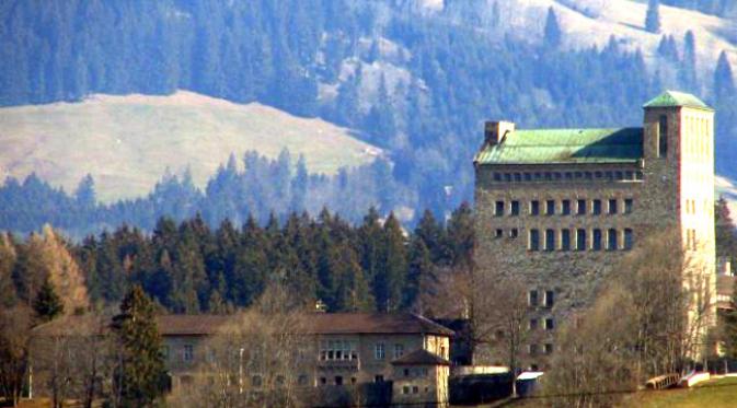 “Die Burg” di Sonthofen, Jerman. (Sumber warandhistoryonline.com)