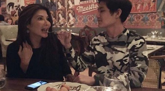 Teuku Rassya  makan bersama Tamara Bleszynski di hari ulang tahunnya yang ke-18 (Instagram/@teukurassya)