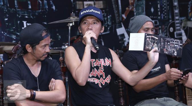 Menurut Bimbim, album ' Palalopeyank' sebagai sentilan untuk para band-band di luar sana untuk kembali membuat album bertema rock, Jakarta, Selasa (7/2). (Liputan6.com/Herman Zakharia)