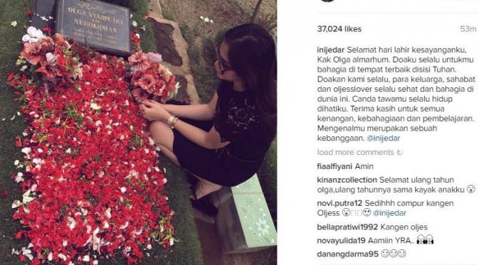 Jessica Iskandar berziarah ke makam Olga Syahputra (Instagram/@inijedar)