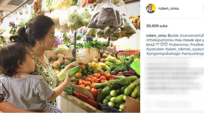 Sarwendah Tan ajak anak belanja ke pasar tradisional (Foto: Instagram)