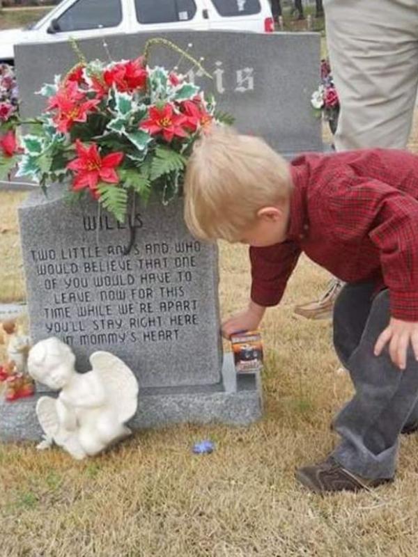 Walker tidak pernah bertemu dengan saudara kembarnya, Willis yang meninggal sejak dalam kandungan. (Foto: mirror.co.uk)
