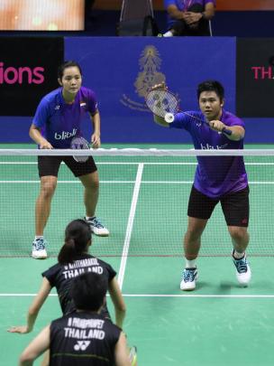 Yantoni Edy Saputra/Marsheilla Gischa Islami menghadapi Nipitphon Puangpuapech/Jongkolphan Kititharakul (Thailand) di babak pertama Thailand Masters 2017. (Foto: Humas PBSI)