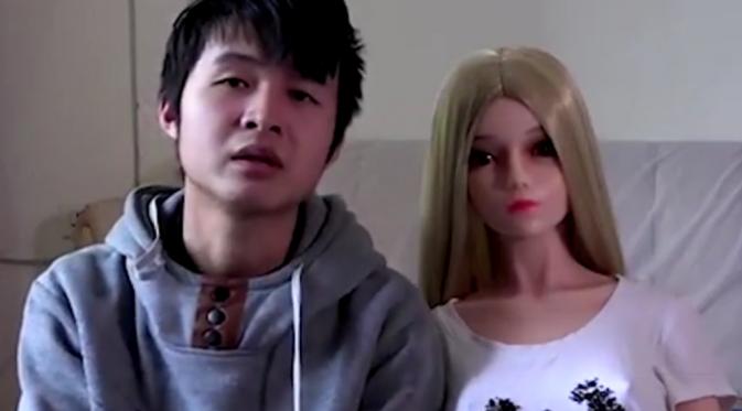 Pria di China mengaku punya delapan anak, tujuh di antaranya boneka seks (Pearl)