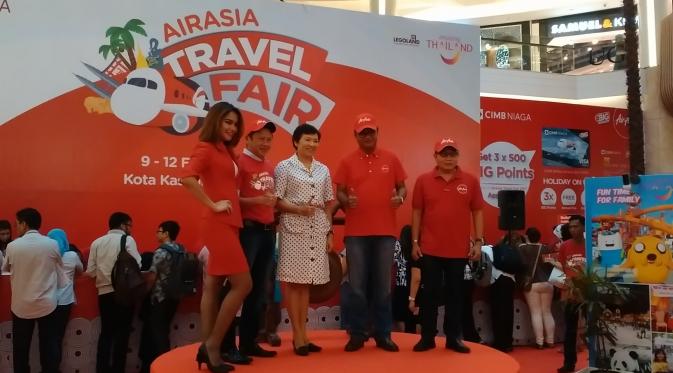 Pembukaan AirAsia Travel Fair oleh Dendy Kurniawan CEO Grup Air Asia untuk Indonesia di Kota Kasablanka, Kamis (9/2/2017)
