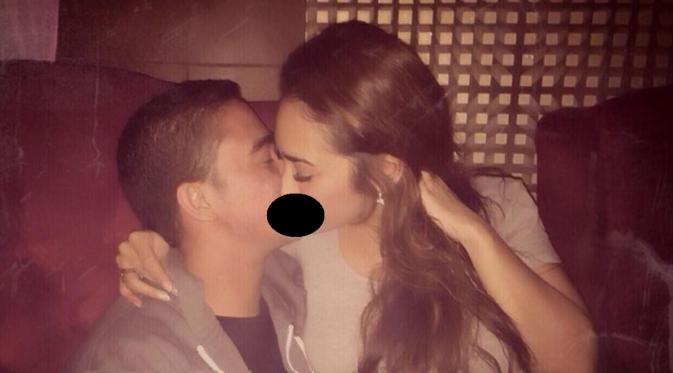 Alexandra Gottardo kecup mesra bibir sang suami. [foto: instagram/got_alex]