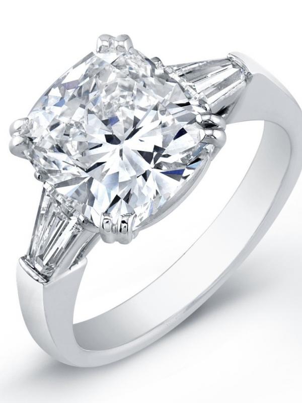 Berikut pilihan perhiasan yang tepat untuk kado Valentine orang tersayang Anda.