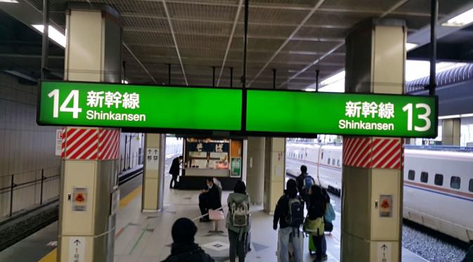 Peron stasiun kereta peluru atau shinkasen di Tokyo, Jepang. (Liputan6.com/Marco Tampubolon)