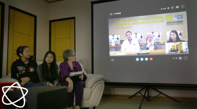 Yana Zein memberikan konferensi pers melalui sambungan Skype. (Nurwahyunan/Bintang.com)