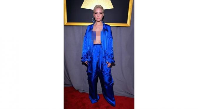 Berikut selebritas dengan gaun bermodel belahan dada rendah pada Grammy Awarads 2017 (Foto: Vogue.com)