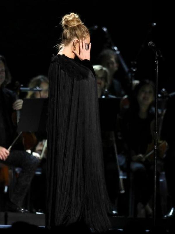 Adele kembali alami kendala di Grammy Awards 59 (via thesun)