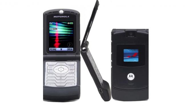 Motorola Razr V3 merupakan smartphone yang digemari di dunia dengan penjualan mencapai lebih dari 130 juta unit (Sumber: Telegraph)