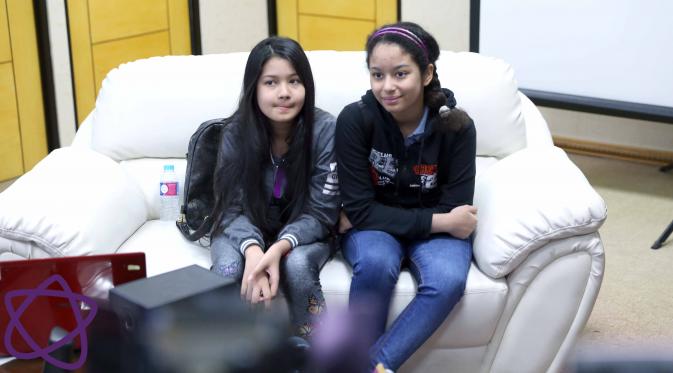 Rila dan Alika, dua putri cantik Yana Zein. (Nurwahyunan/Bintang.com)