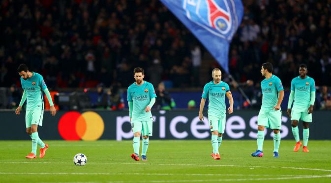 Ekspresi kekecewaan para pemain Barcelona usai kalah 0-4 dari PSG. (dok. UEFA)