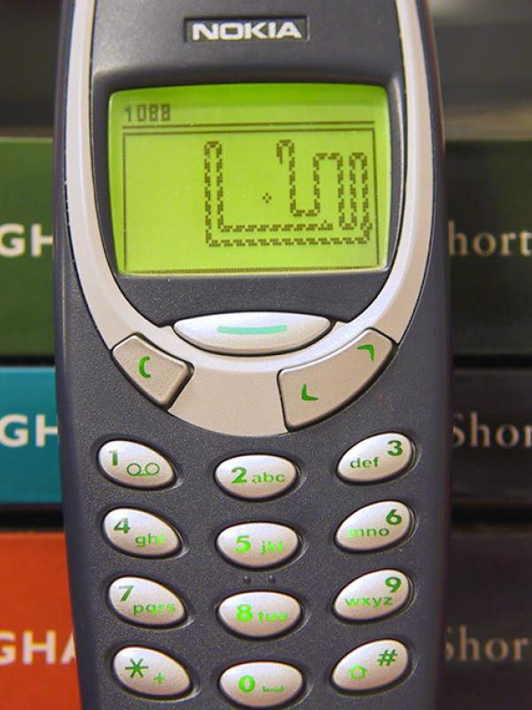 Gosipnya, Nokia 3310 akan kembali diluncurkan pada 26 Februari. (Via: boredpanda.com)