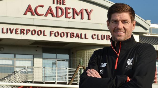 Legenda Liverpool, Steven Gerrard, kini menjadi pelatih tim akademi The Reds. (Liverpool).