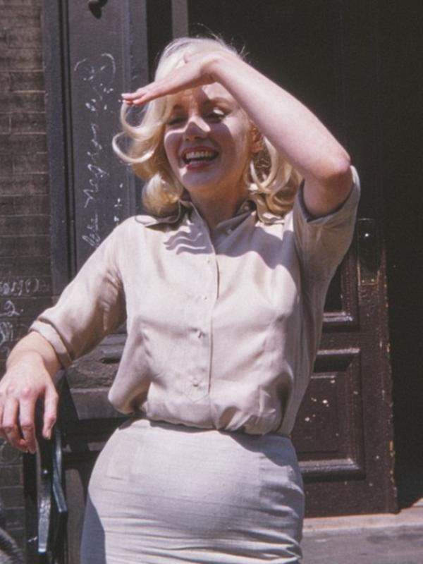 Marilyn Monroe terlihat dengan perut membuncit dalam foto yang diambil 1960 (Dailymail)