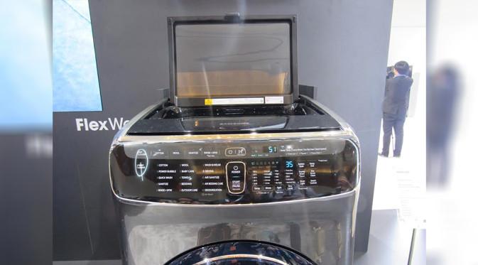 Mesin cuci Samsung FlexWash, yang hadir dengan sistem integrasi untuk pengering dan bagian pencucian. (Liputan6.com/Agustinus Mario Damar)