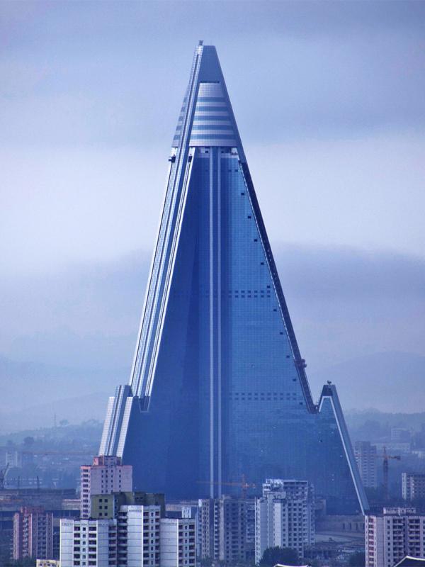 Berikut sejarah pembangunan hotel pencakar langit dunia di Korea Utara yang terbengkalai hingga saat ini.